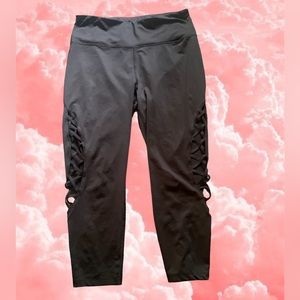 Black capri leggings